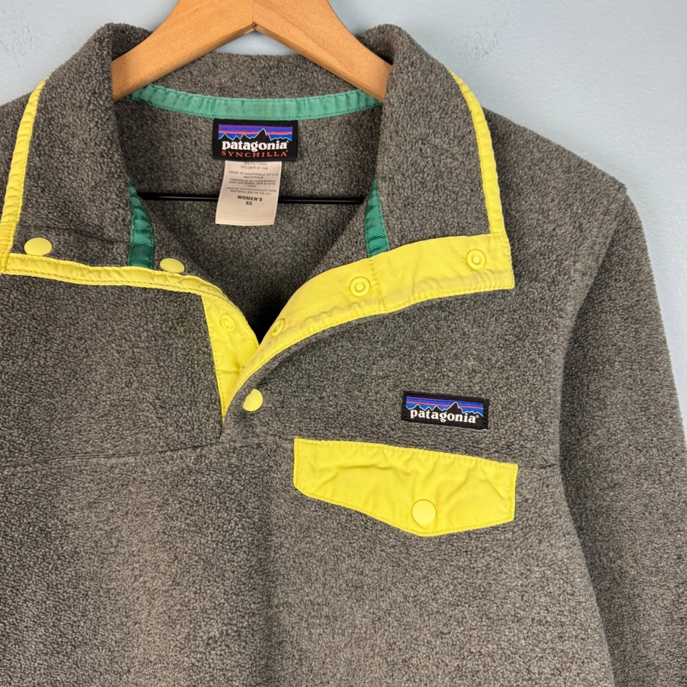 Patagonia Synchilla Women's XS Gray Yellow‎ 1/4 Snap Fleece Pullover Sweatshirt